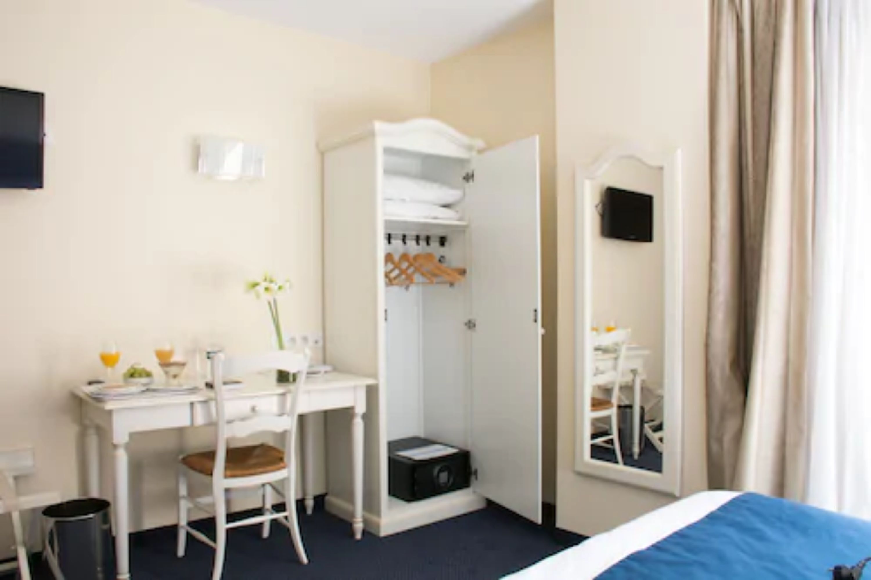 premium bedding, in-room safe, desk, blackout curtains