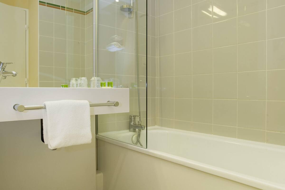 standard room, 1 double bed | premium bedding, desk, blackout curtains, soundproofing