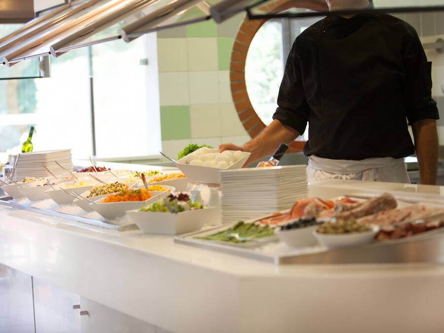 Café da manhã com buffet todos os dias mediante uma taxa