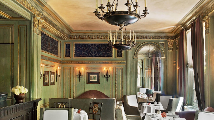 Le Dokhan’s Paris Arc de Triomphe, a Tribute Portfolio Hotel