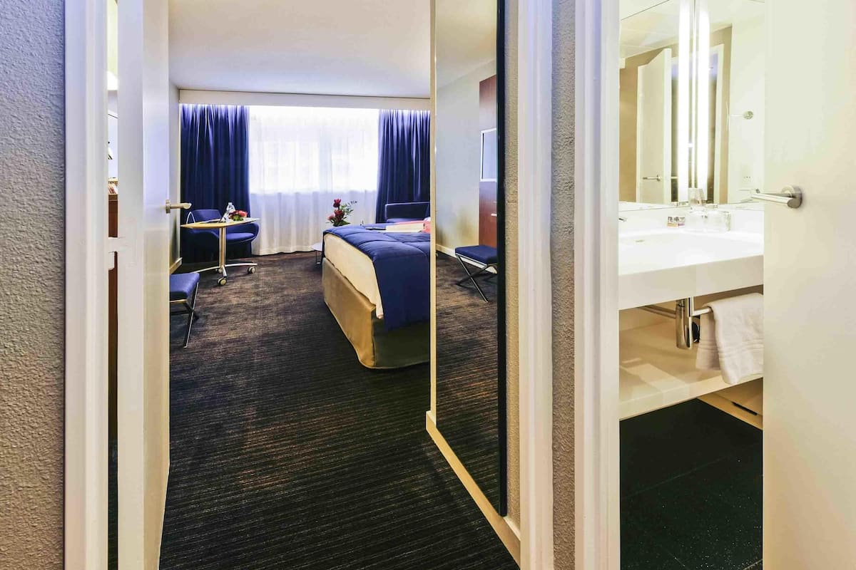 Habitación estándar, 2 camas individuales | Minibar, caja de seguridad en la habitación y cortinas blackout