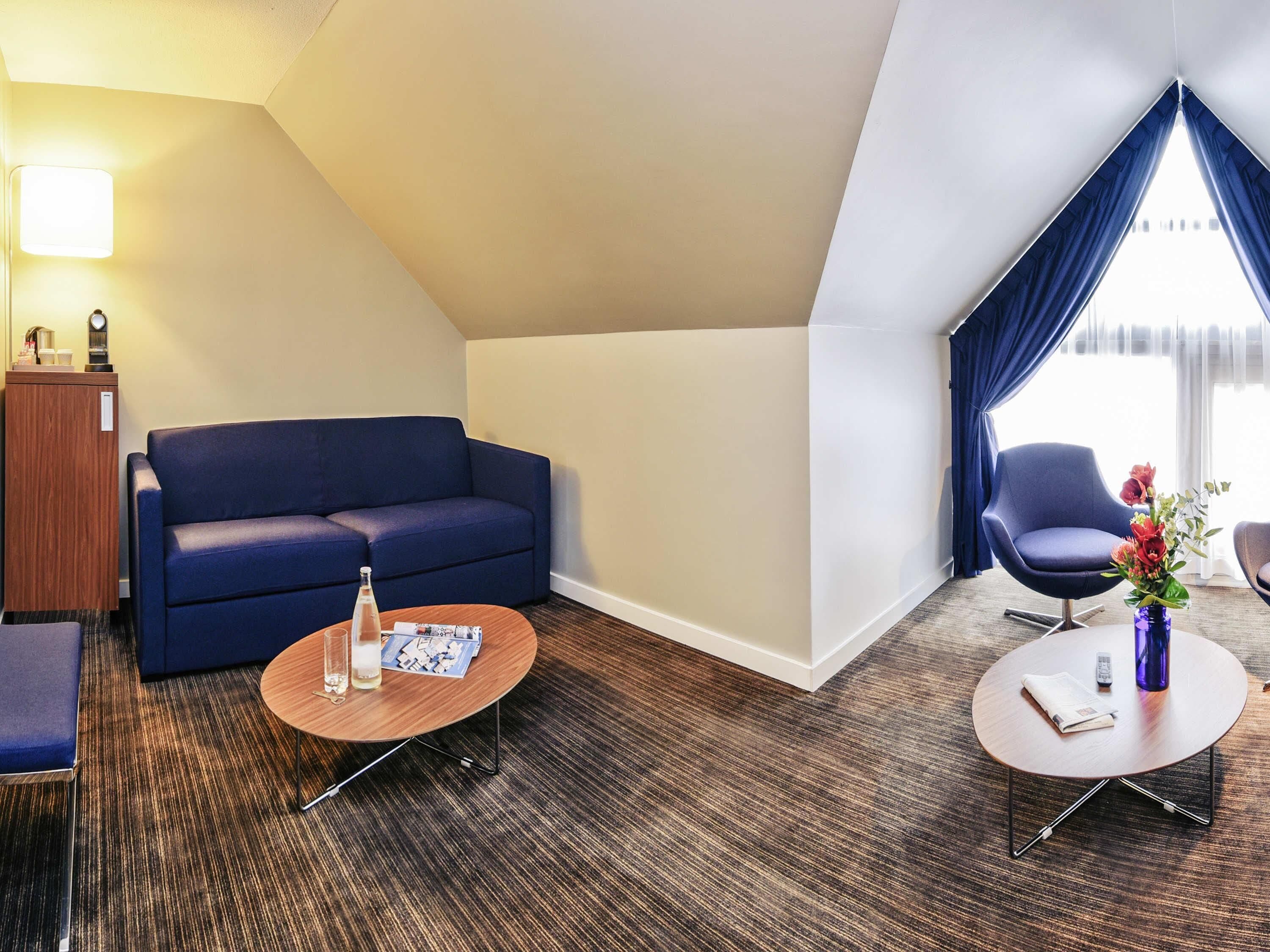 Superior Suite, 1 King Bed with Sofa bed | Minibar, in-room safe, blackout drapes, soundproofing