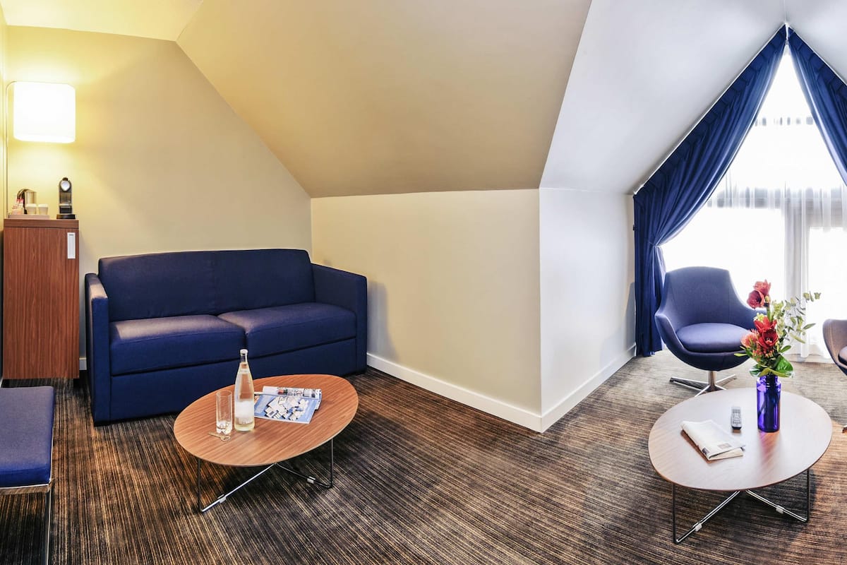Superior Suite, 1 King Bed with Sofa bed | Minibar, in-room safe, blackout drapes, soundproofing