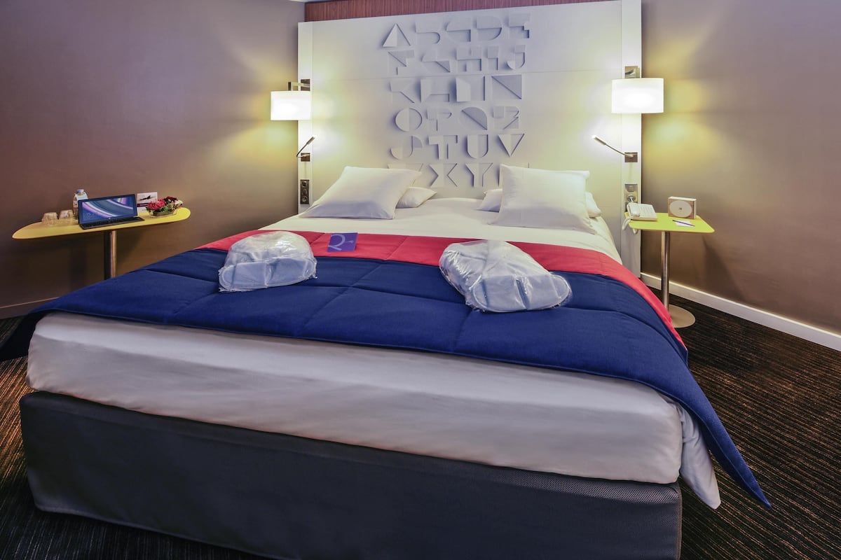 Superior Suite, 1 King Bed with Sofa bed