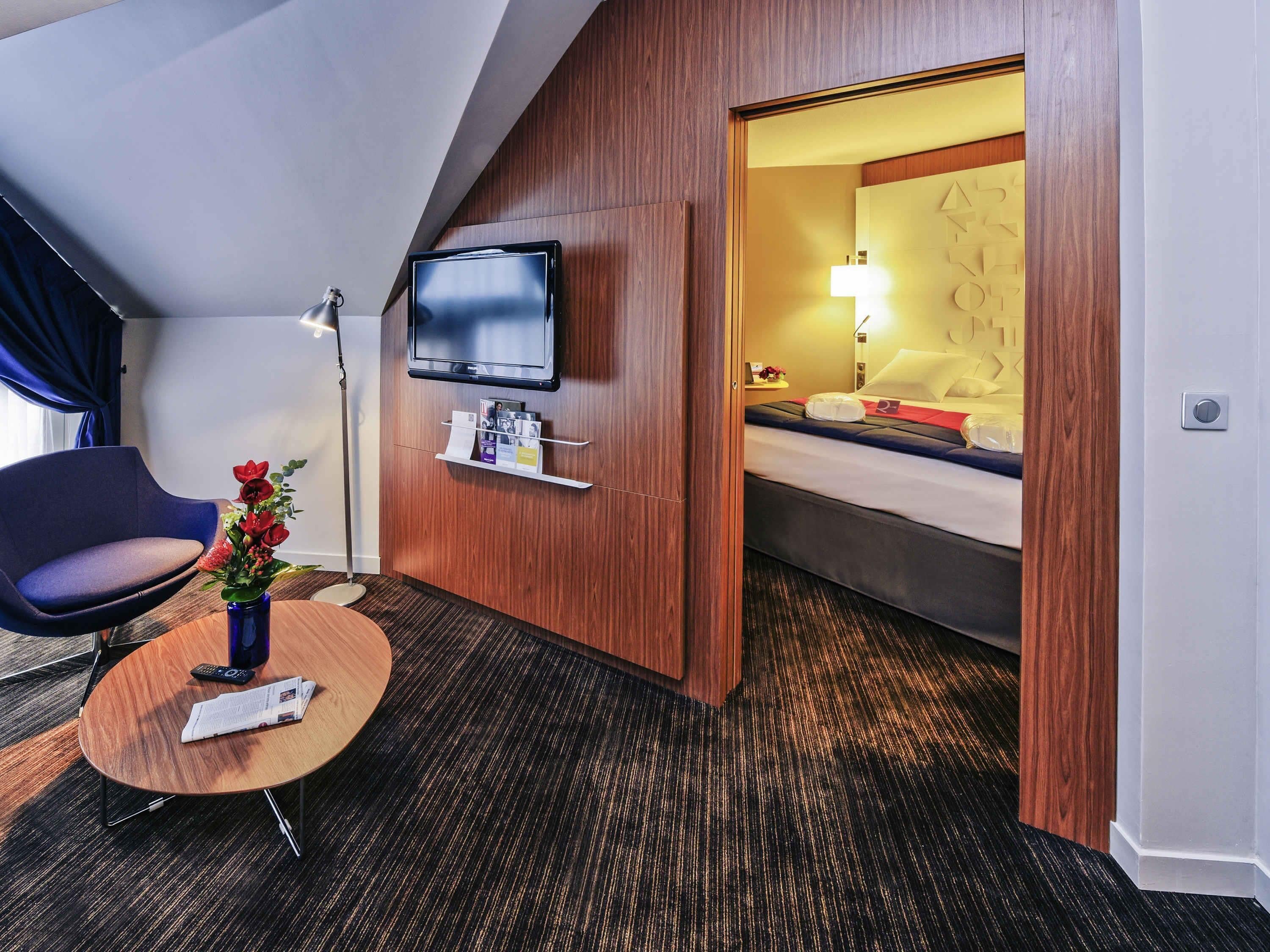 Suite supérieure, 1 très grand lit et 1 canapé-lit | Minibar, coffre-fort, rideaux d’obscurcissement