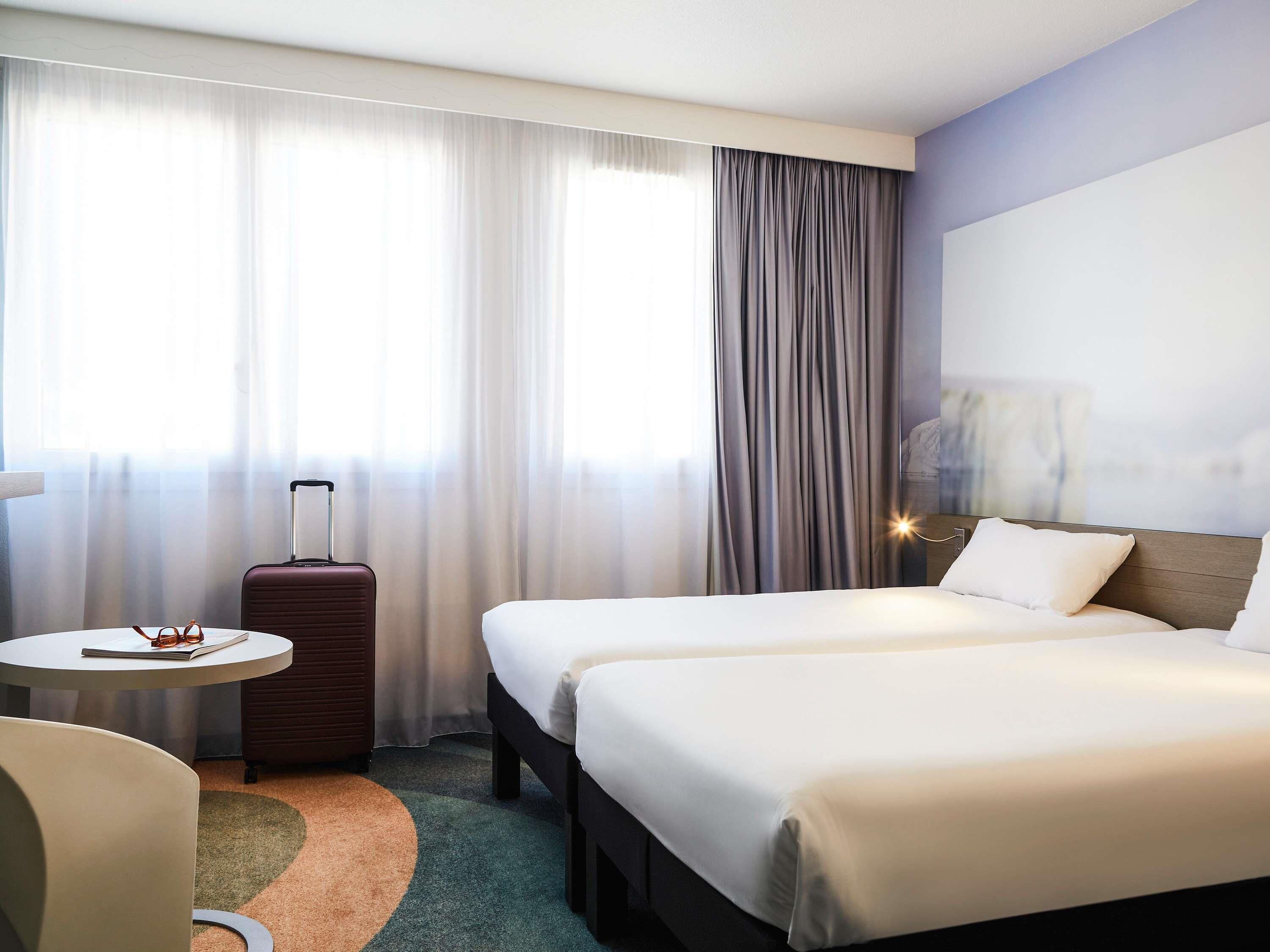 Comfort-værelse - 2 enkeltsenge | Premium-sengetøj, senge med topmadrasser, skrivebord