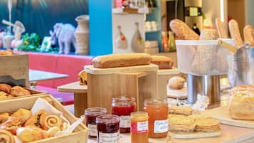Petit déjeuner buffet compris