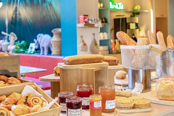 Free buffet breakfast
