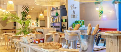 Sarapan prasmanan setiap hari dengan biaya tambahan