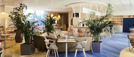 Breakfast, lunch and dinner served