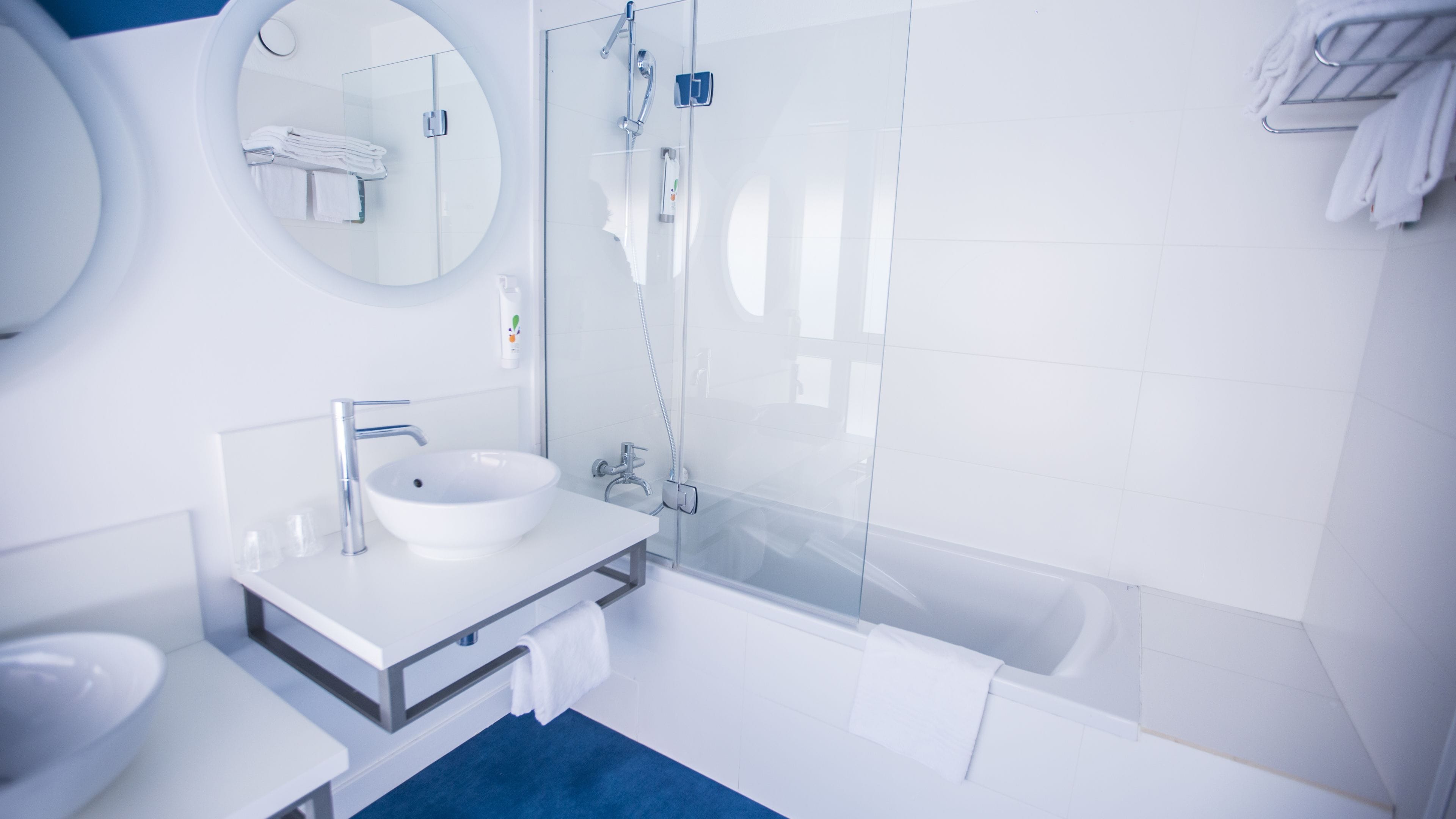 standard suite, 1 double bed with sofa bed (standard) | bathroom | eco-friendly toiletries, towels