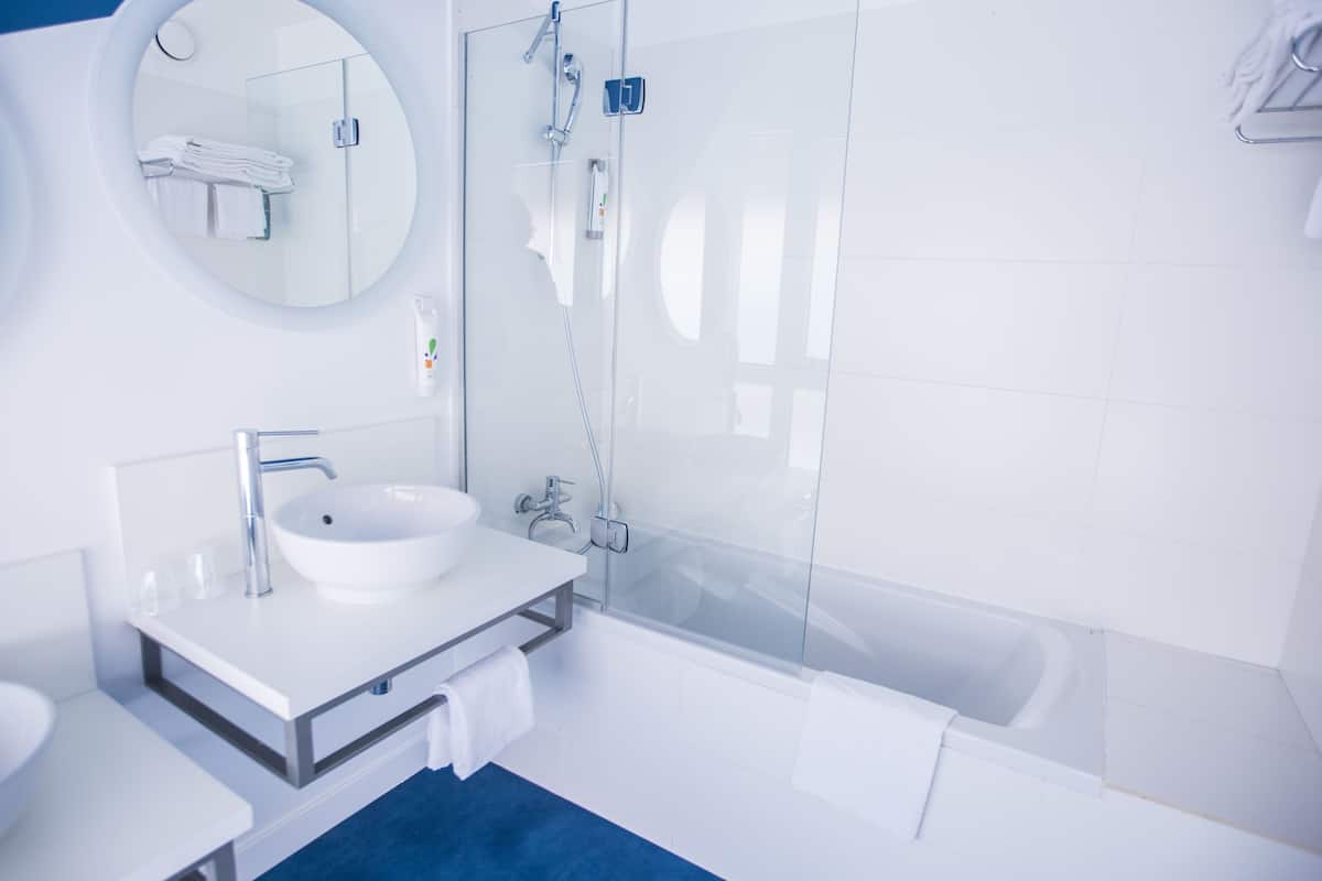 standard suite, 1 double bed with sofa bed (standard) | bathroom | eco-friendly toiletries, towels