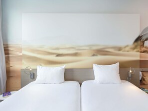 Habitación estándar, 2 camas individuales | Ropa de cama de alta calidad, camas con pillow-top y escritorio 