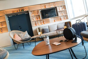 Coin salon dans le hall