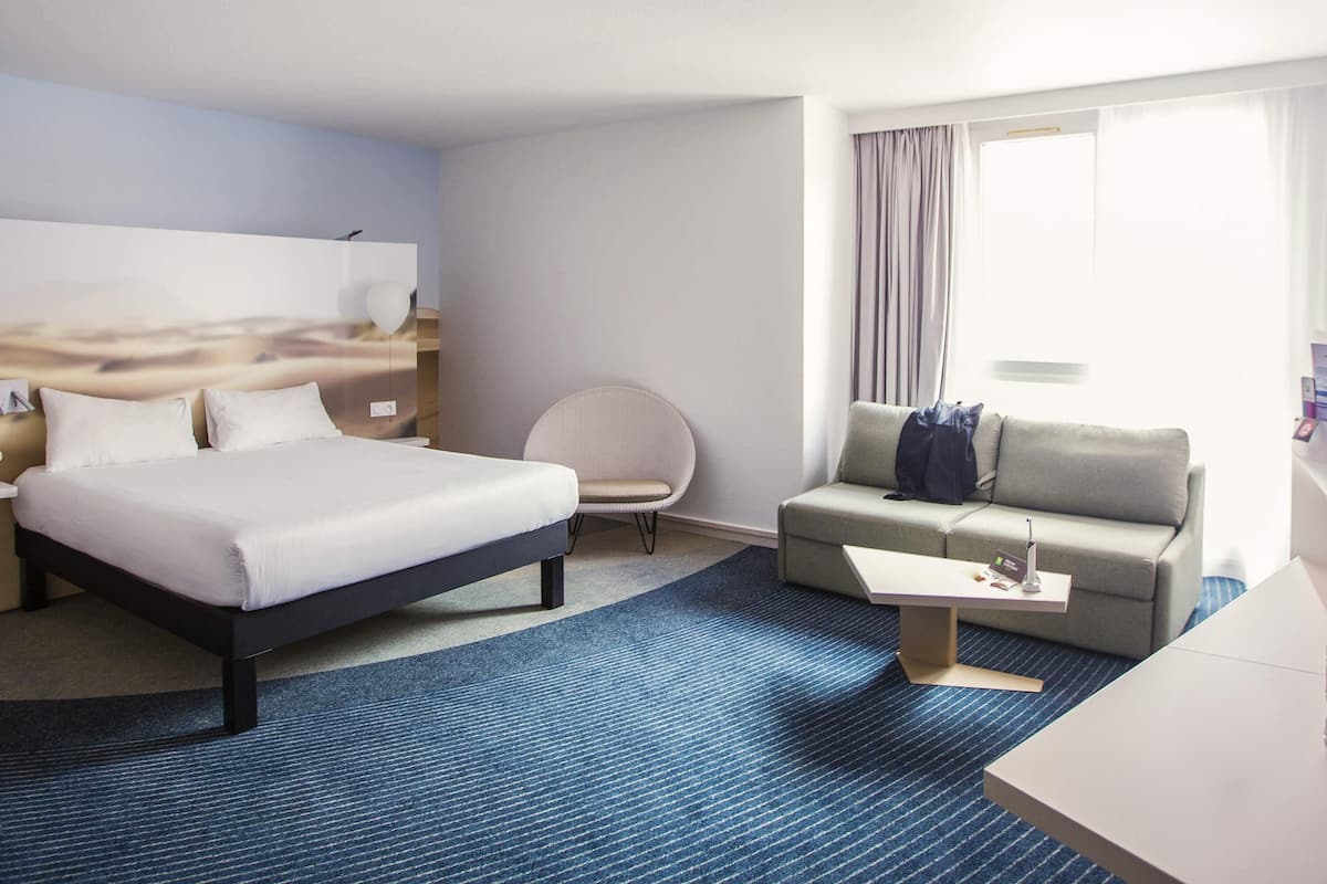 Standard Suite, 1 Double Bed with Sofa bed (Standard) | Premium bedding, pillowtop beds, desk, laptop workspace