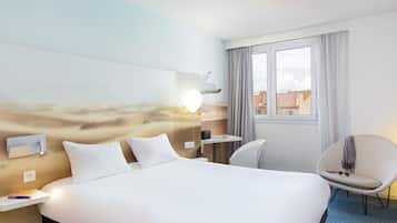 Literie de qualité, lit avec matelas à plateau-coussin, bureau