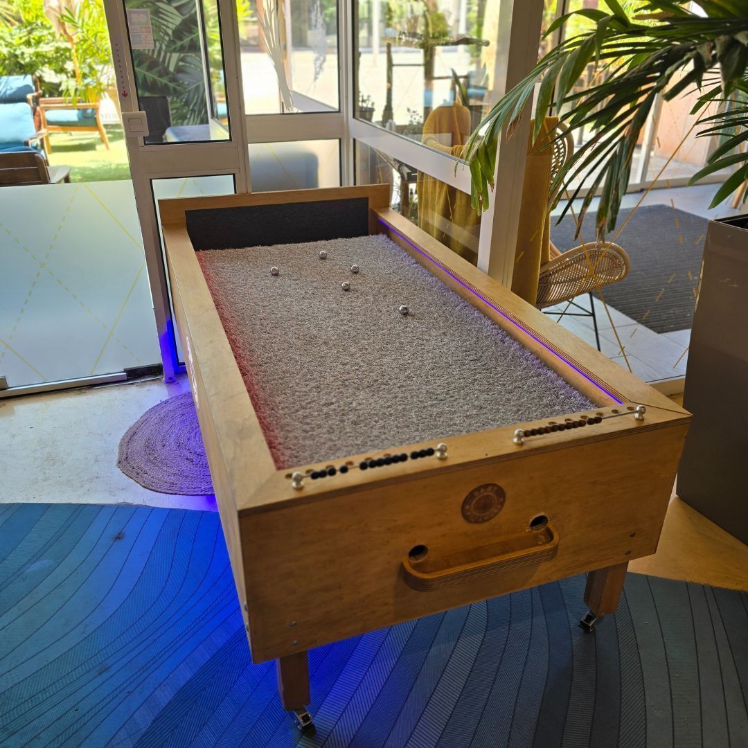 breakfast, lunch and dinner served