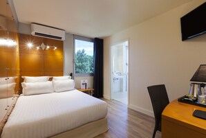 Double Room | Premium bedding, desk, soundproofing, free cribs/infant beds