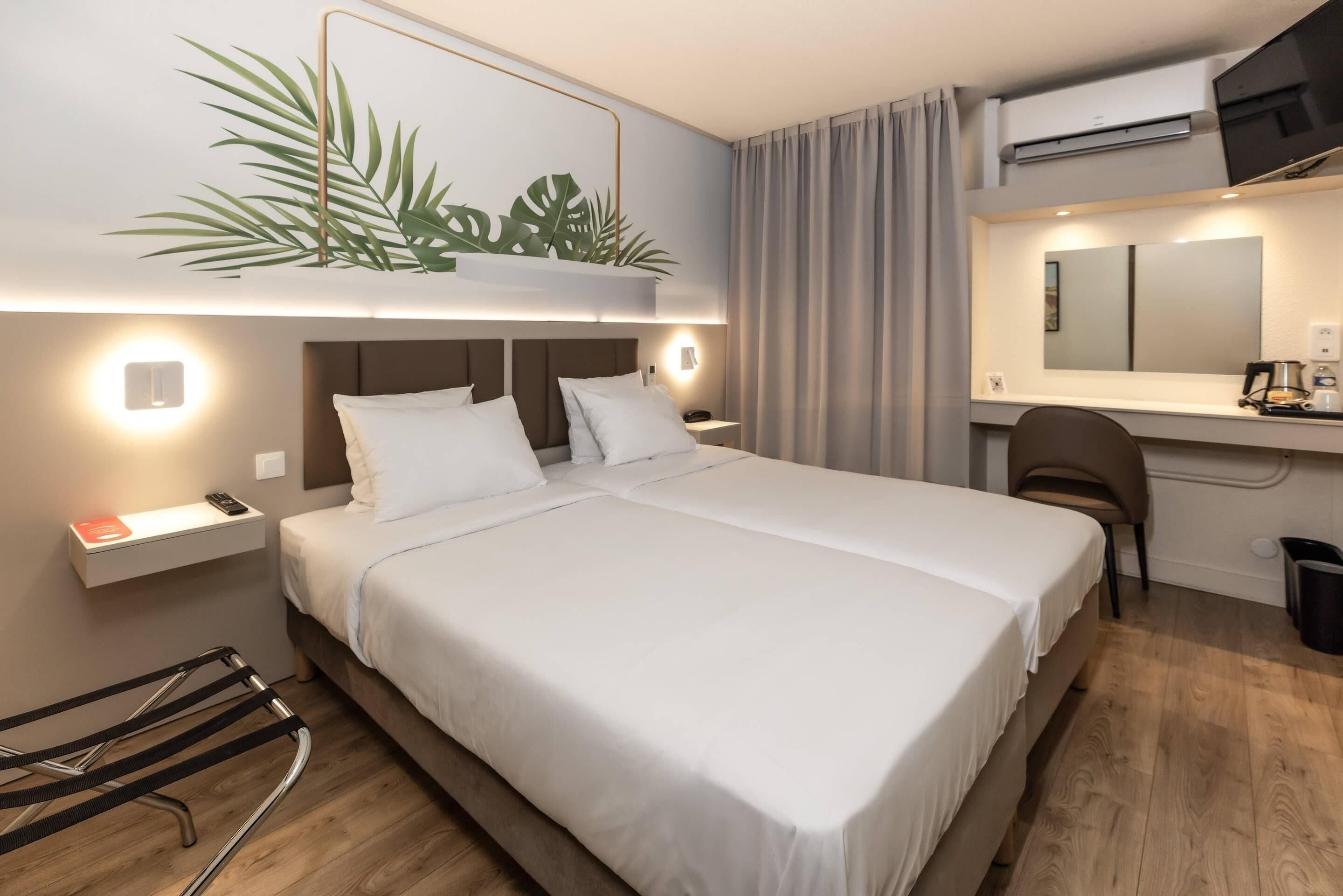 Chambre avec lits jumeaux | Literie de qualité supérieure, bureau, chambres insonorisées