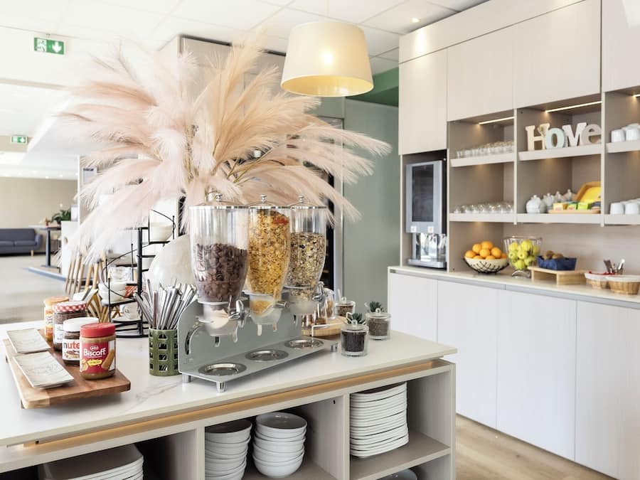 Petit déjeuner buffet servi tous les jours en supplément