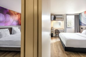 Family Room | Premium bedding, desk, soundproofing, free cribs/infant beds - Comfort Hotel Lille L'Union (Tourcoing)