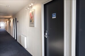 Handrails in hallways - Comfort Hotel Lille L'Union (Tourcoing)