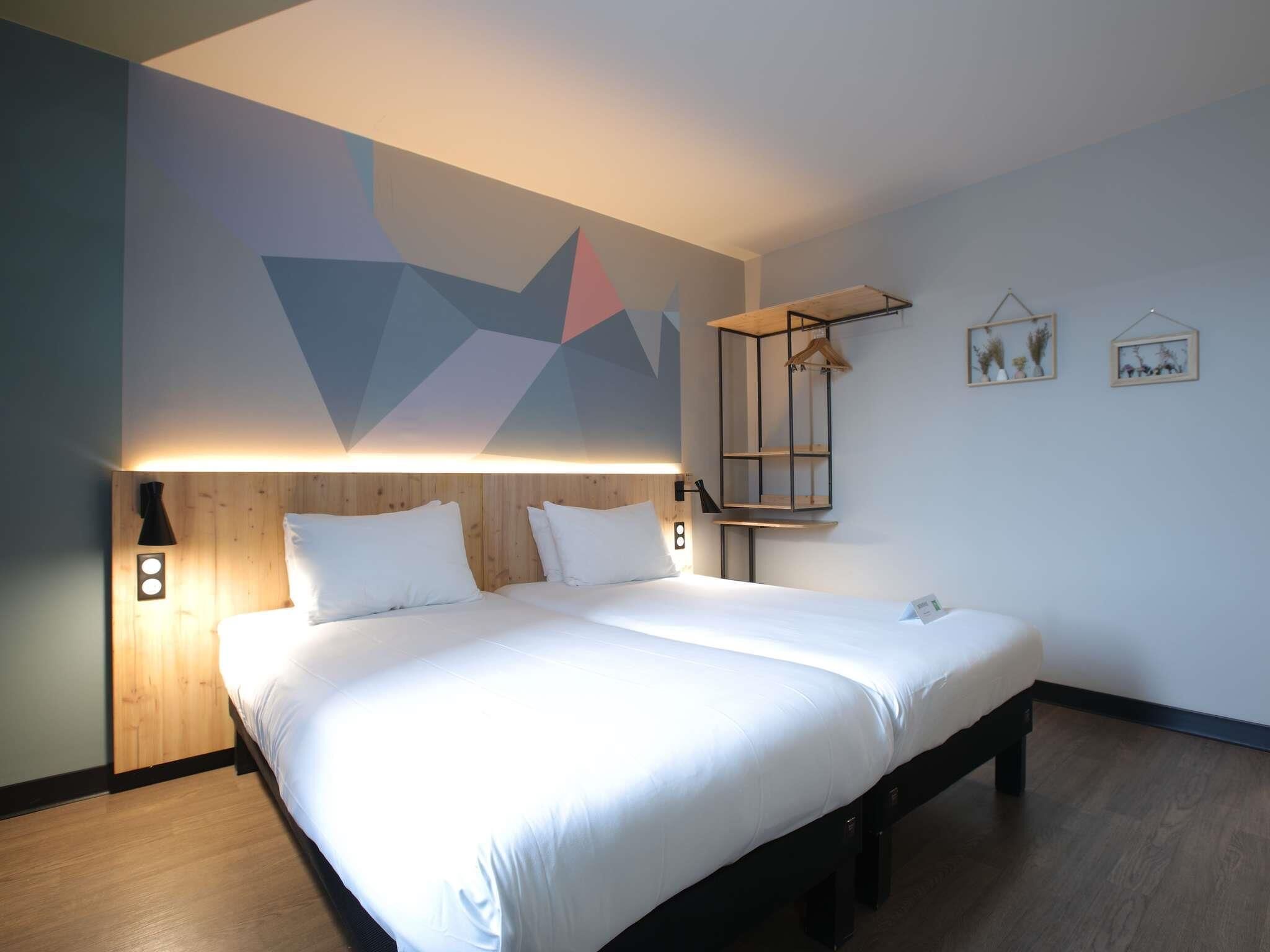 Blackout drapes, soundproofing, cribs (free), WiFi (free)