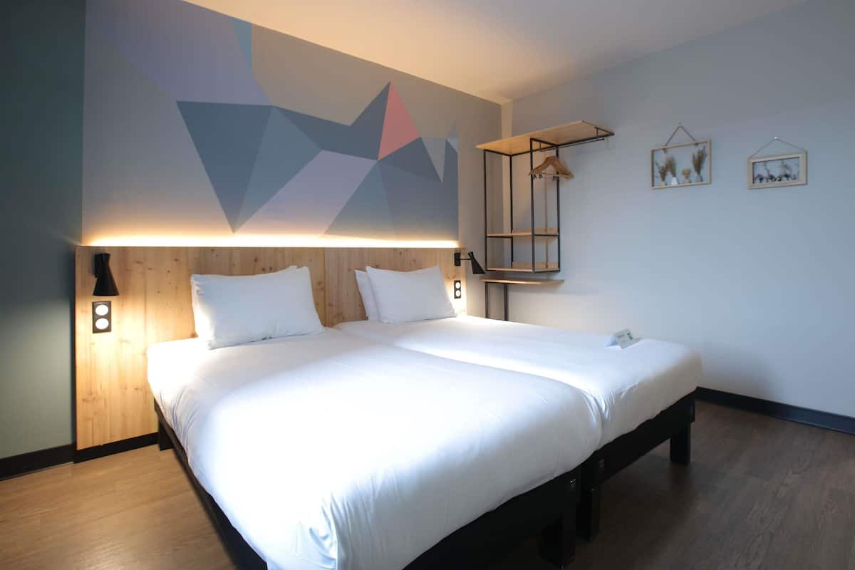 Habitación estándar, 1 cama matrimonial | Cortinas blackout, insonorización, cunas gratuitas y wifi gratis