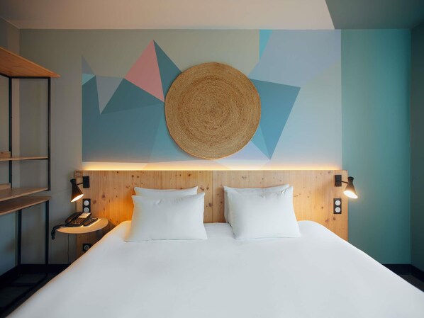 Blackout drapes, soundproofing, free cribs/infant beds, free WiFi - ibis Styles Evry Lisses (Lisses)