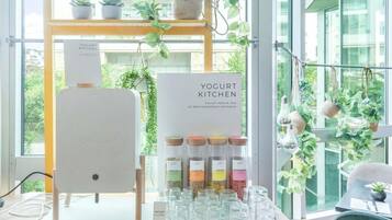 Tägliches Frühstücksbuffet (19.90 EUR pro Person)