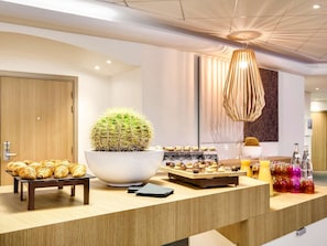 Lunch and dinner served, French cuisine