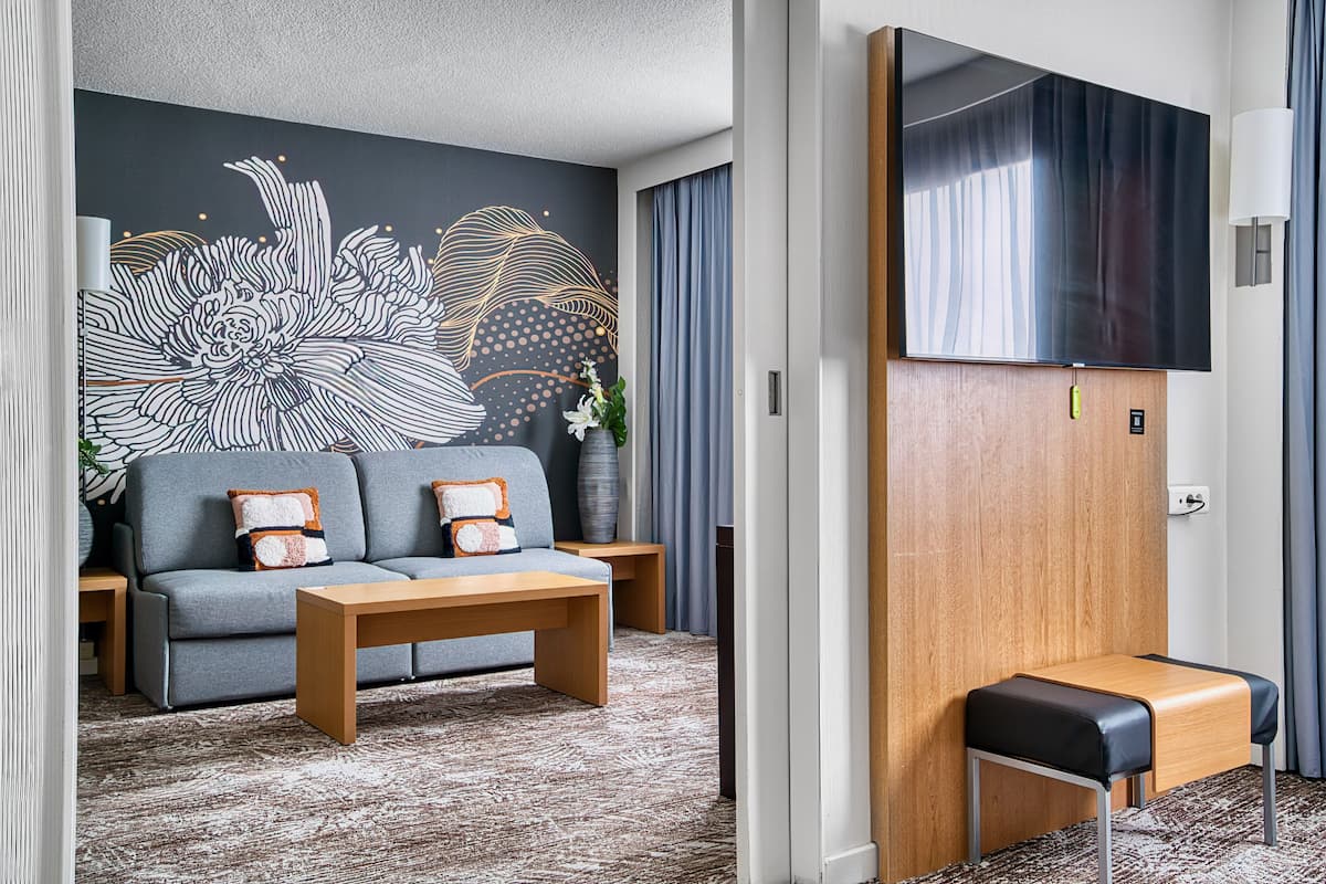 Phòng Suite, 1 giường cỡ king và sofa giường | Bộ đồ giường cao cấp, minibar, két bảo mật tại phòng