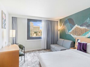 Sengetøy av topp kvalitet, minibar, safe på rommet og blendingsgardiner