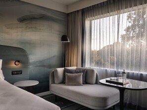 In-room safe, desk, laptop workspace, blackout curtains - Novotel Tainui Hamilton (Hamilton)