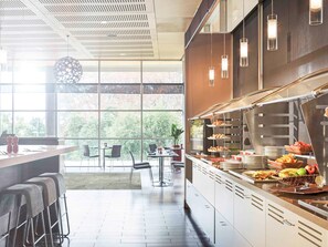Daily full breakfast (NZD 37 per person)