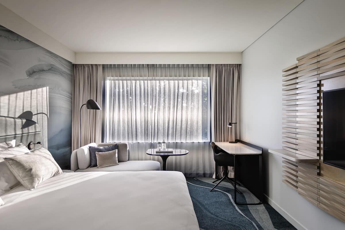 Executive Room, 1 King Bed | 1 bedroom, in-room safe, desk, laptop workspace