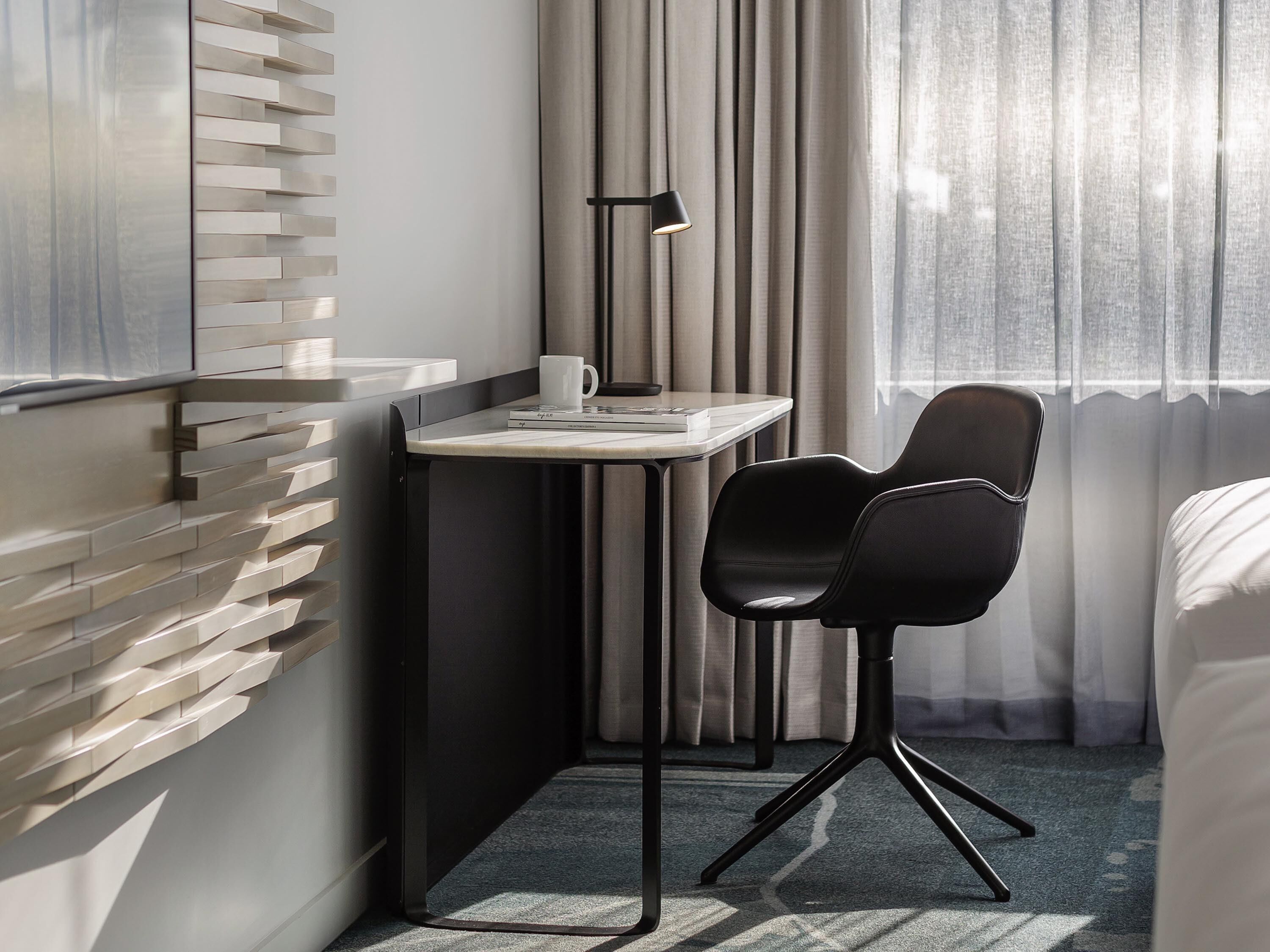 Executive Room, 1 King Bed | In-room safe, desk, laptop workspace, blackout drapes