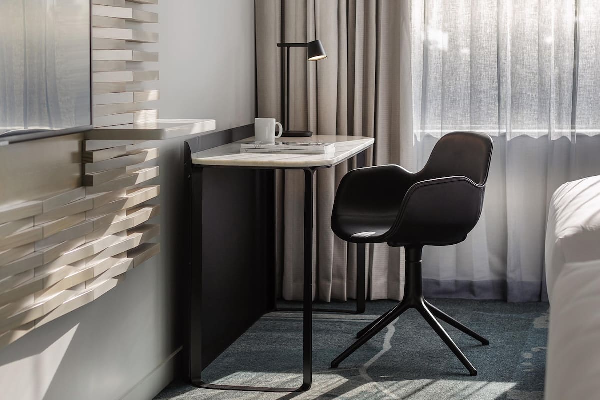 Executive Room, 1 King Bed | In-room safe, desk, laptop workspace, blackout drapes