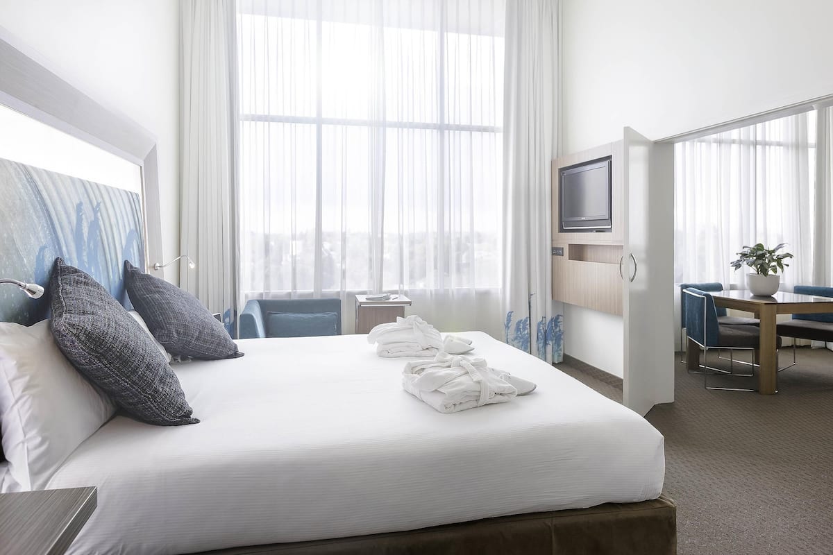 Suite, 1 King Bed | In-room safe, desk, laptop workspace, blackout drapes