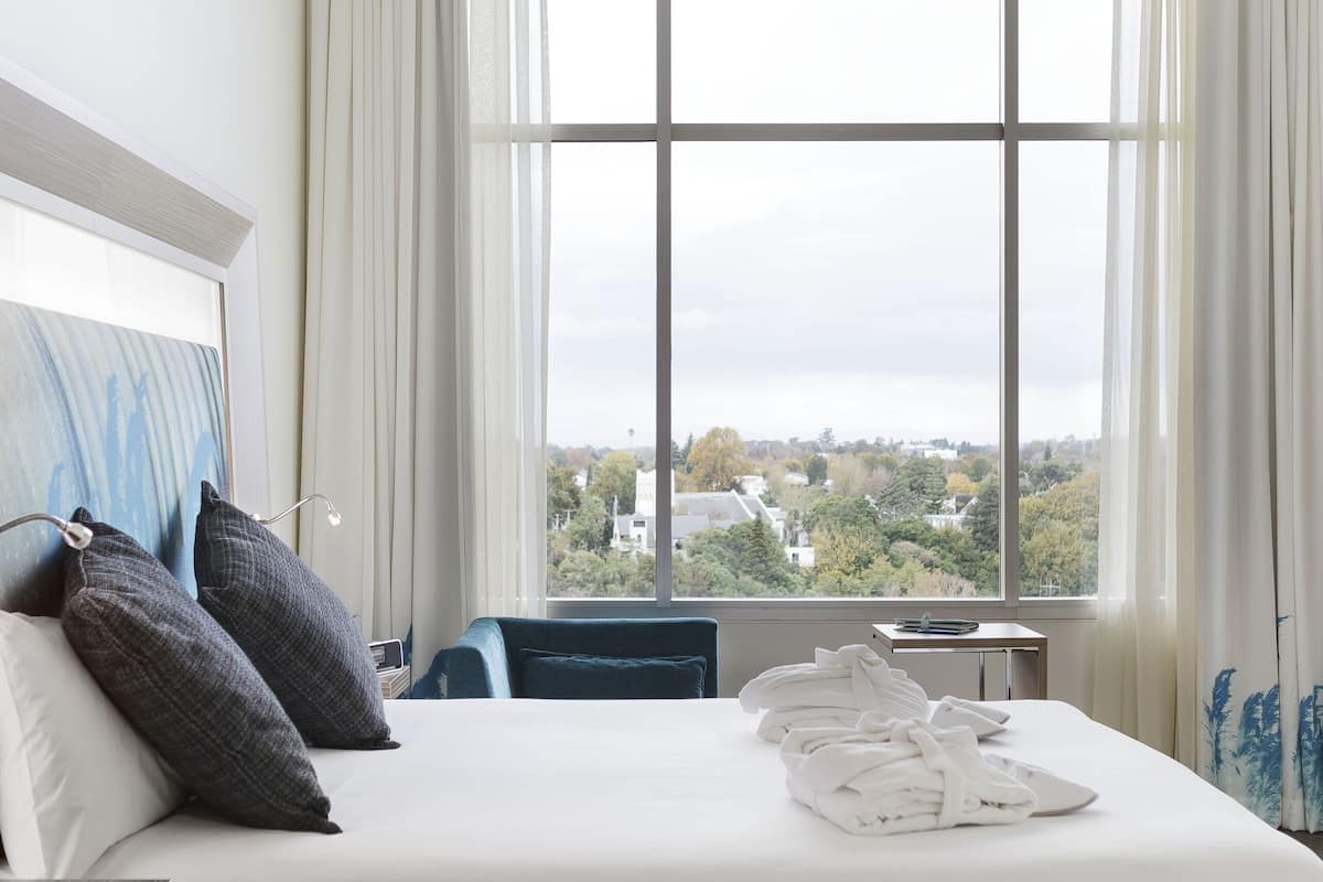 suite, 1 king bed | 1 bedroom, in-room safe, desk, laptop workspace