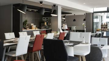 Frokost (EUR 18.50 per person)