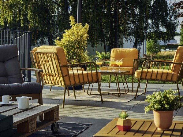 Bar (on property) - Novotel Roissy Saint-Witz (Saint-Witz)