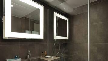 Literie de qualité supérieure, coffres-forts dans les chambres