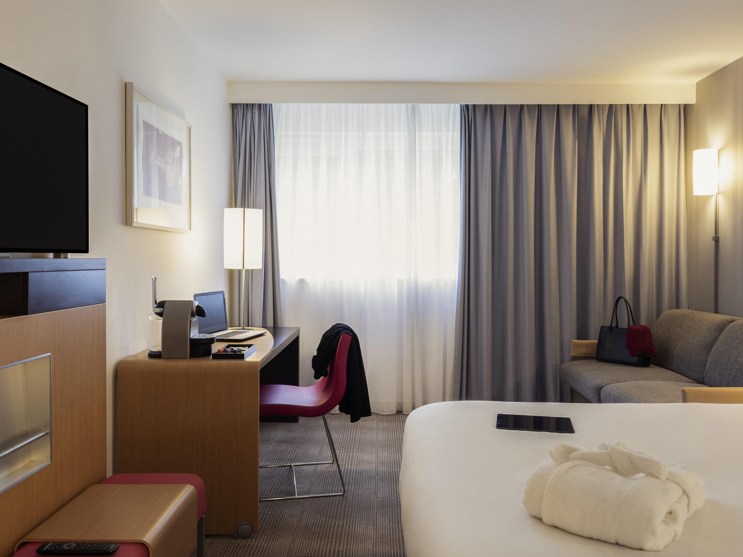 Executive Room, 1 Double Bed with Sofa bed | Premium bedding, in-room safe, individually furnished, desk