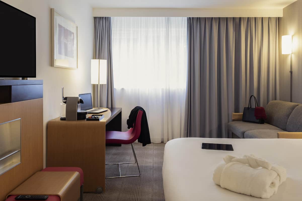 Rom – executive, 1 dobbeltseng med sovesofa | Sengetøy av topp kvalitet, safe på rommet og individuelt innredet