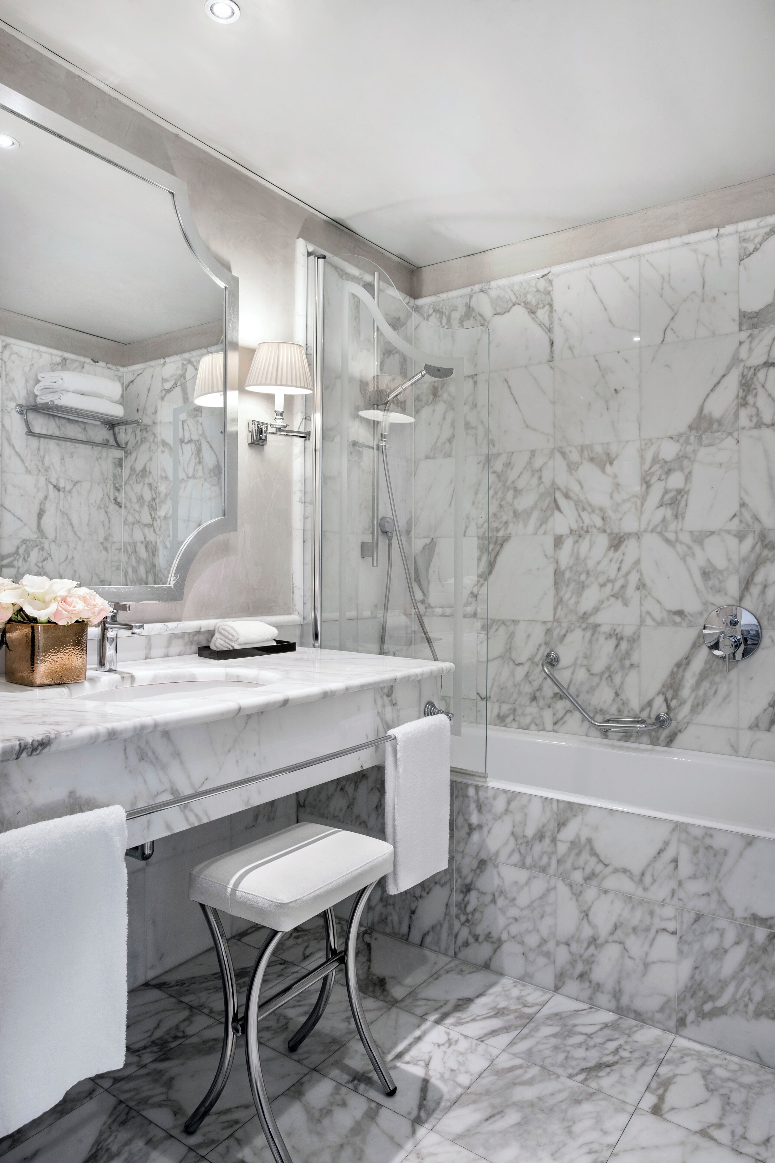 combined shower/bathtub, free toiletries, hair dryer, slippers