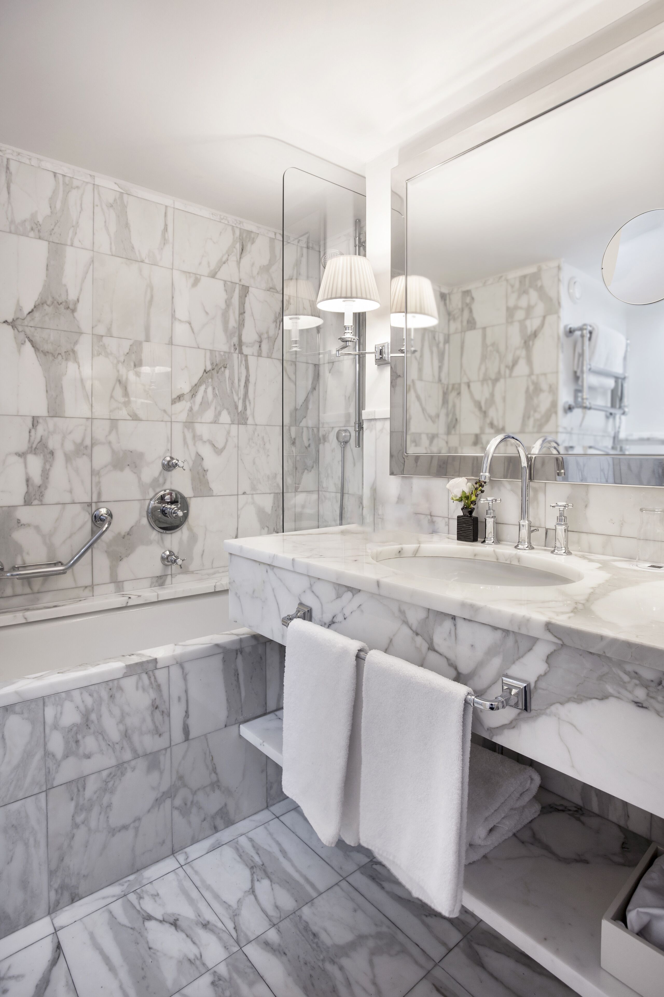 combined shower/bathtub, free toiletries, hair dryer, slippers