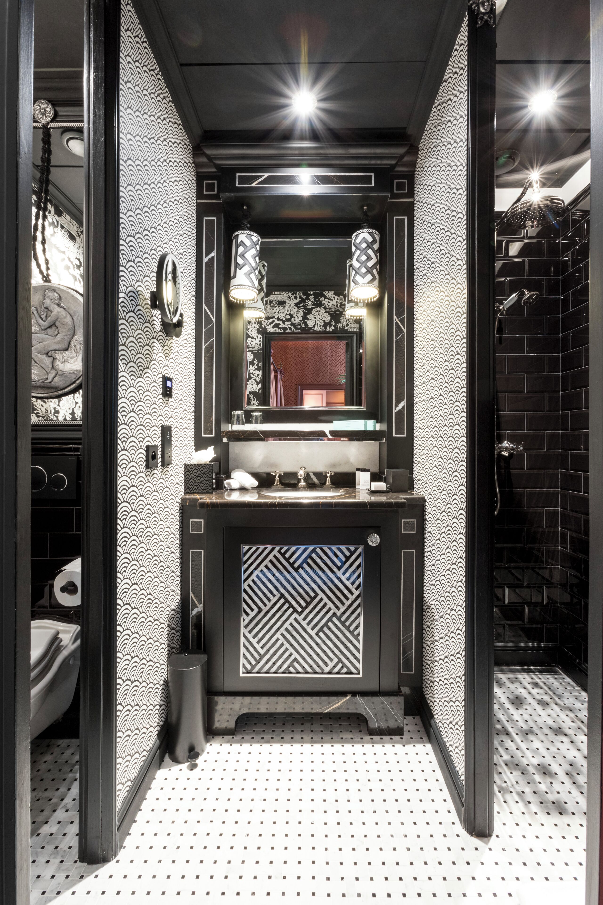 grand tour suite | bathroom | combined shower/bathtub, free toiletries, hair dryer, slippers