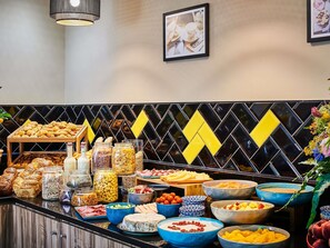 Daily buffet breakfast for a fee