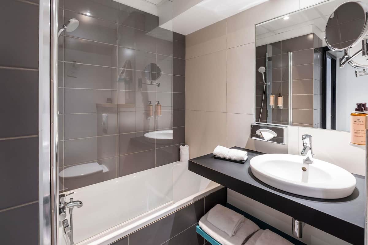 Premium bedding, minibar, in-room safe, desk